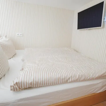 Designer Apartment Im Landhausstil Hannover Exterior foto